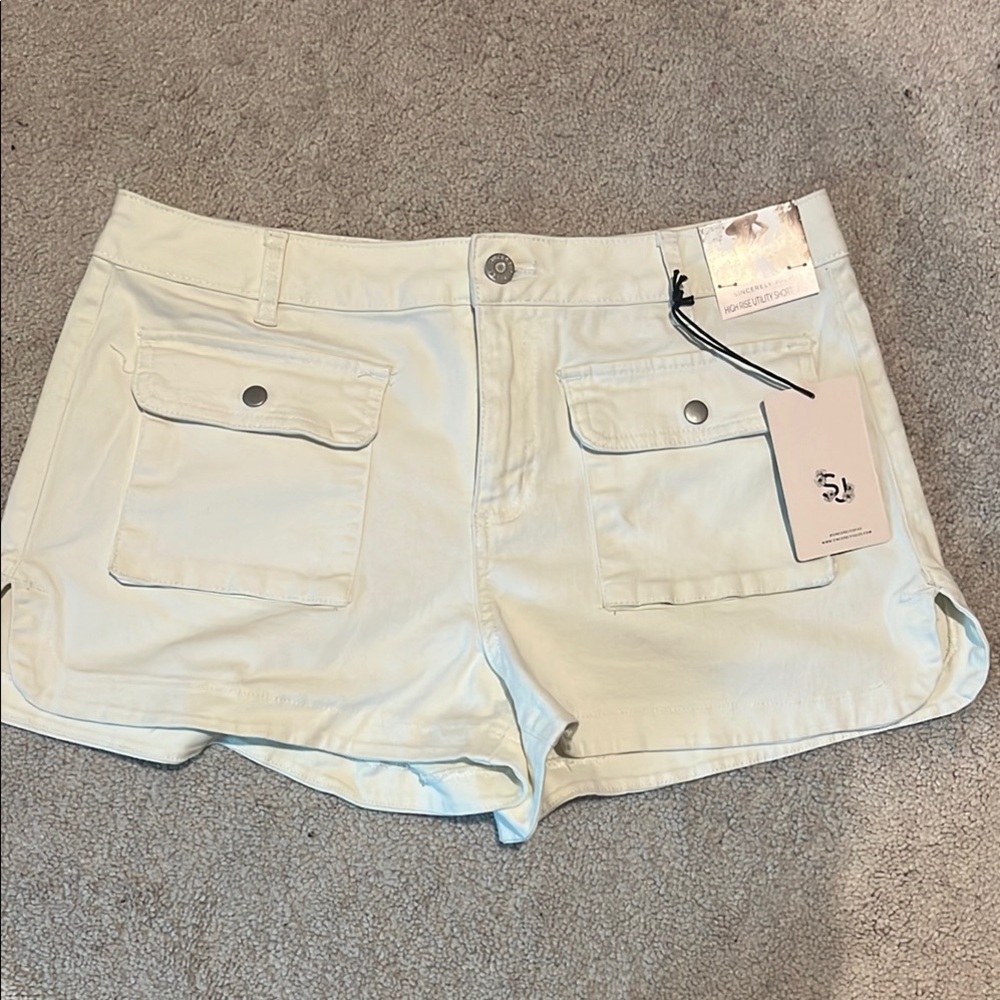 Women's Cream Shorts